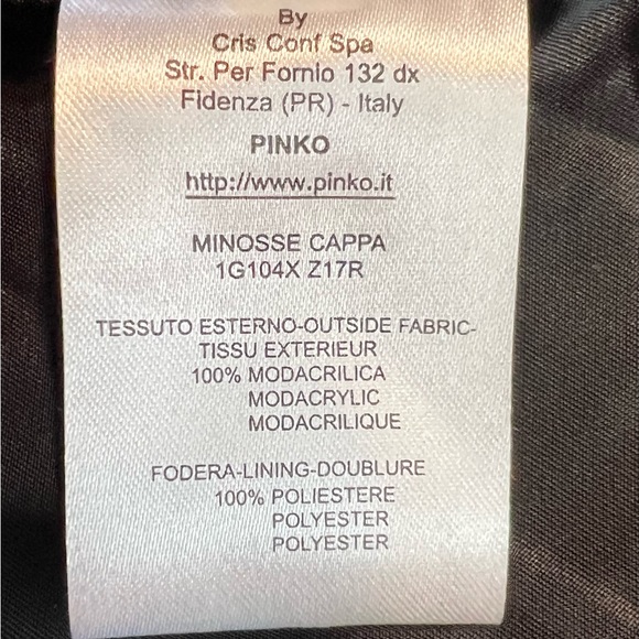 Pinko shrug black, faux fur size 6 preowned - Picture 7 of 7